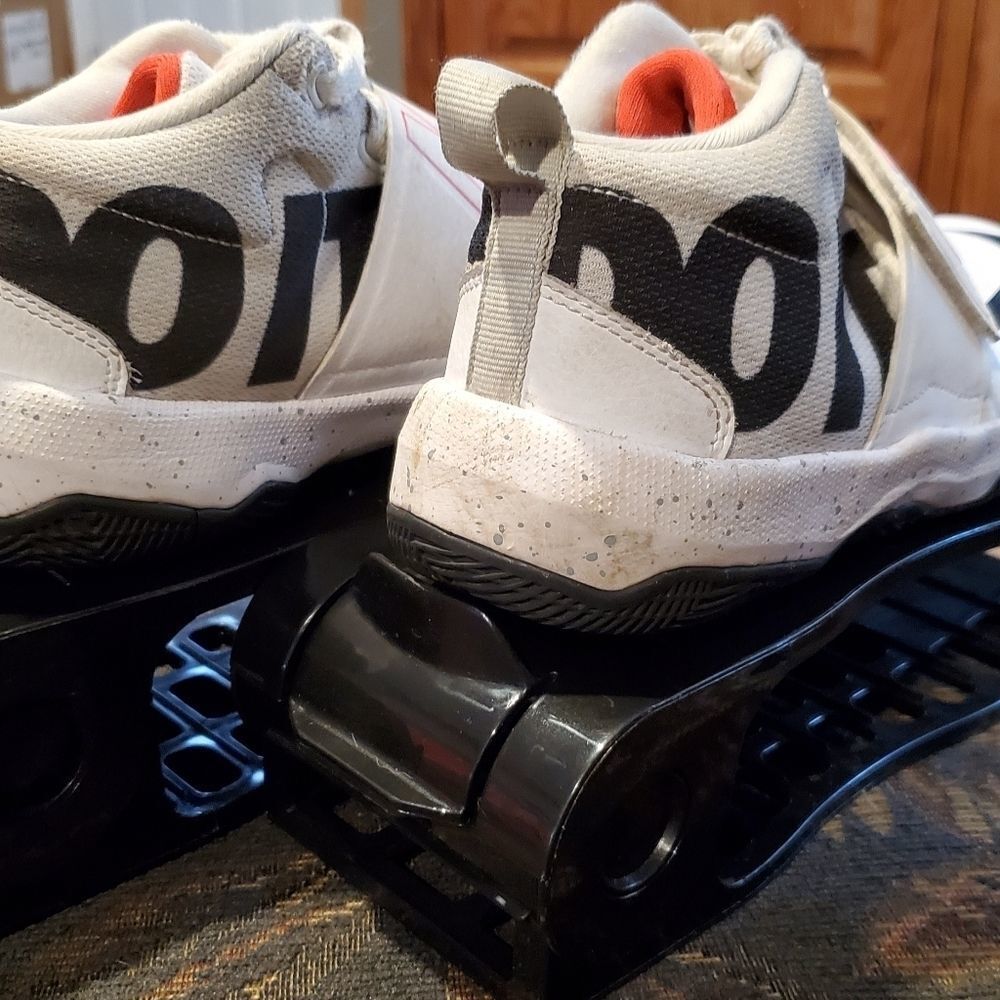 Nike Team Hustle D 8 JDI  Size 3.5Y/22.5 - Picture 4 of 6